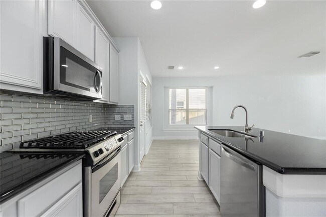 Building Photo - 90 Panterra Way