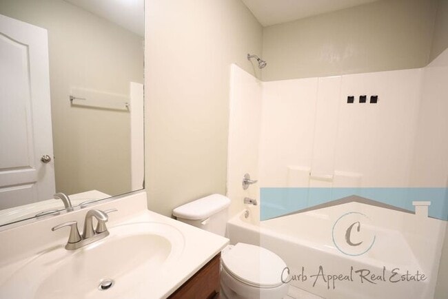 Building Photo - Utilities included!! Internet included!! Spacious 2 bed /2 full bath apt - includes washer/dryer