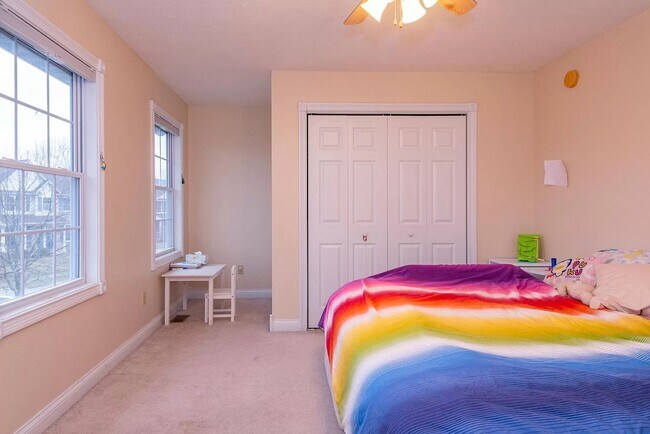 Building Photo - Bright, Spacious Home with Tons of Charm and Comfort