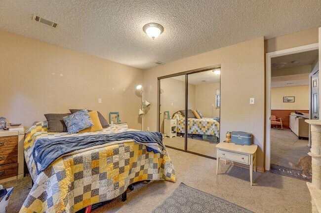 Building Photo - 4 bed, 2 bath Home in Central Fort Collins