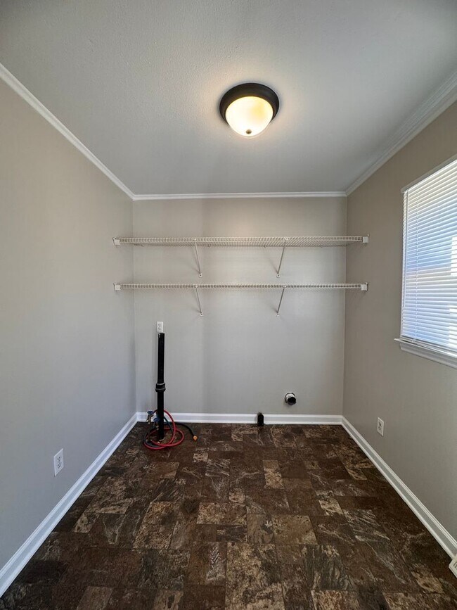Building Photo - Freshly Updated 3Bedroom One Story Home