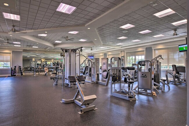 Building Photo - 6096 Dogleg Dr