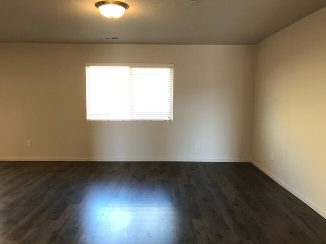 Building Photo - Spacious 4 Bd 2.5 Ba Home in  Camas School District! Upgrades! Close to Parks & Freeway Access!