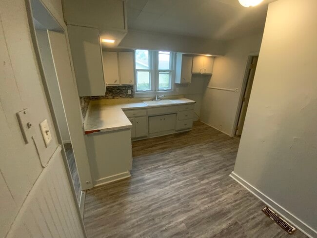 Building Photo - 56 Bismark St