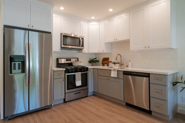 Interior Photo - 3800 Albright Ave