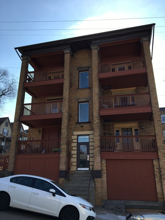 Entrance - Birmingham Taylor Apartments