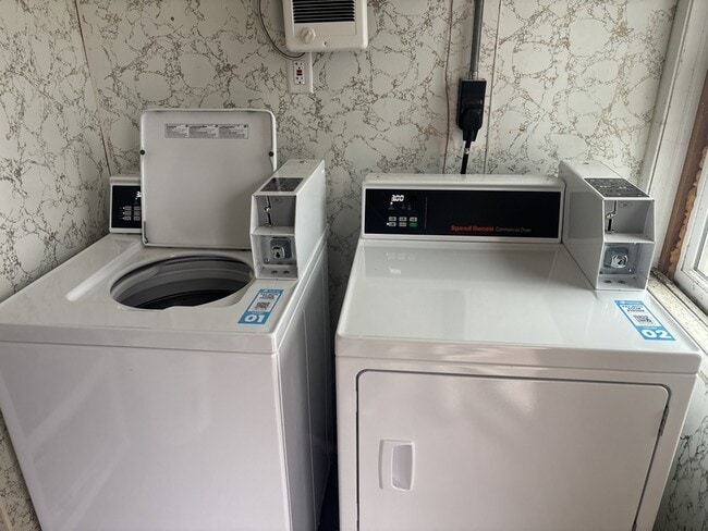 Building Photo - 145 E Main St