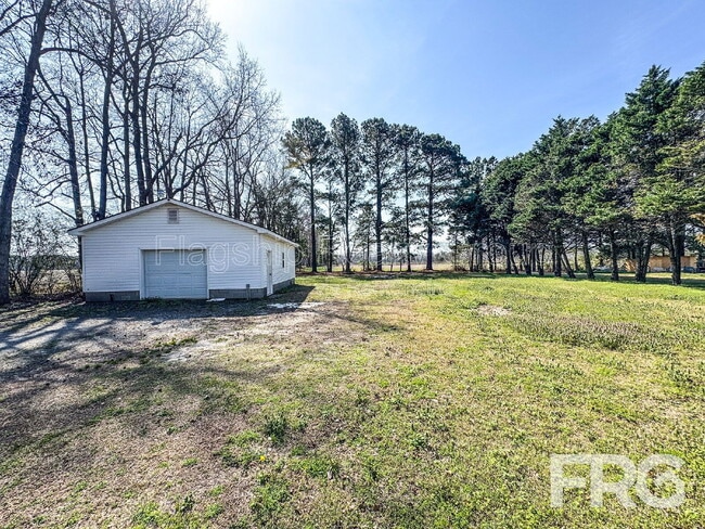 Building Photo - 2057 Oakley Rd