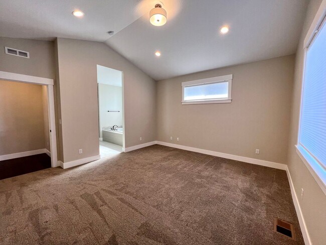 Building Photo - 3 BED+OFFICE/DEN!! STUNNING FLOOR PLAN, HIGH END FINISHES, END LOT!