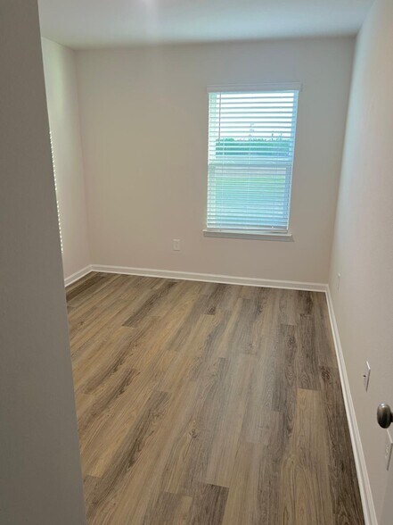 Building Photo - 1736 Jakes Dr