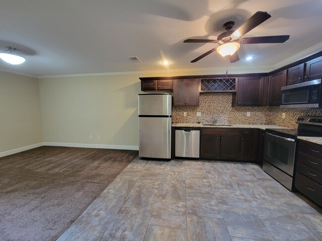 Building Photo - 12304 NW Fox Creek Drive