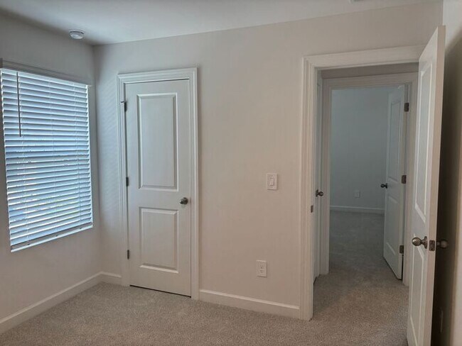 Building Photo - Brand New Build! 4 Bedrooms