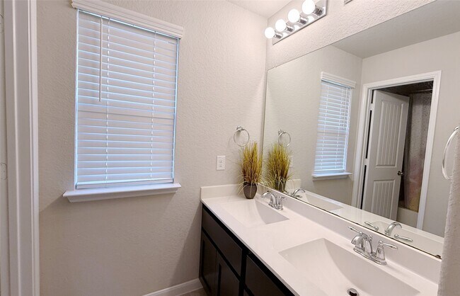 Building Photo - 28726 Pearl Bridge Ln