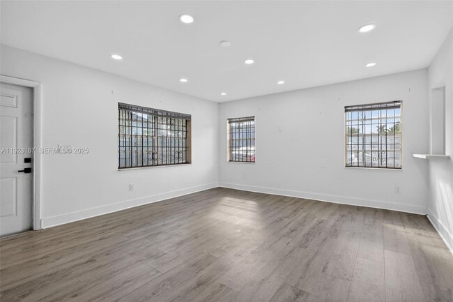 Building Photo - 708 SW 10th St