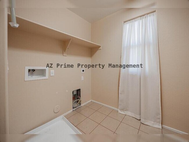 Building Photo - 218 N 109th Dr