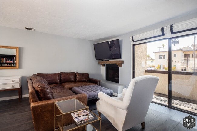 Building Photo - 12119 Rochester Ave