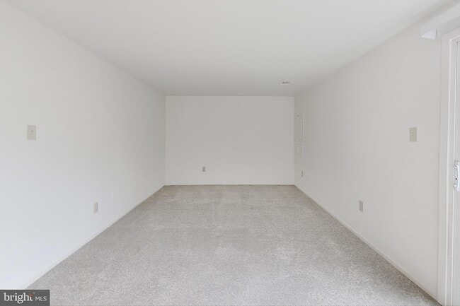 Building Photo - 18 Indian Hills Ct