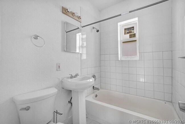 Building Photo - 306 NW 84th Terrace