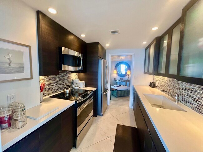 Building Photo - 5550 N Ocean Dr