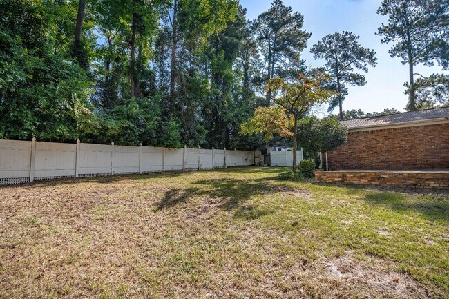 Building Photo - 3533 Greenleaf Rd