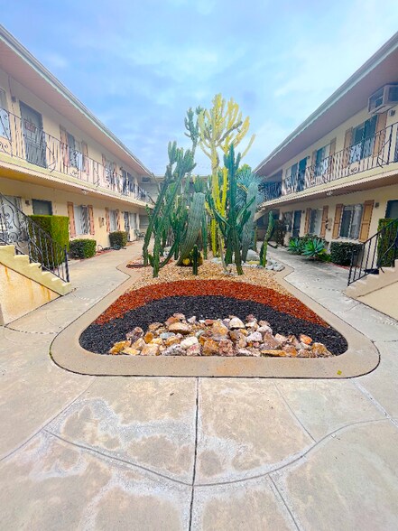 Primary Photo - 850 S Rosemead Blvd