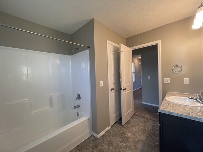 Building Photo - 1338 Marseilles Ave