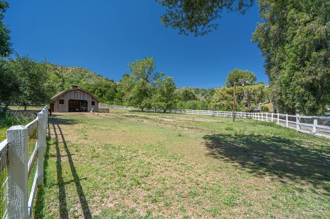 Building Photo - Private 5 Bedroom Estate for Rent in Santa...