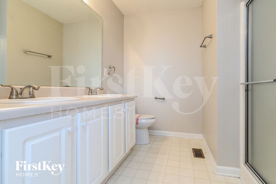 Building Photo - 3240 Hilltop Cir