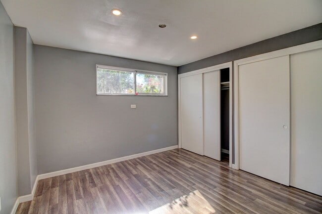 Building Photo - Remodeled 2 Bedroom in Lakewood! Great Loc...