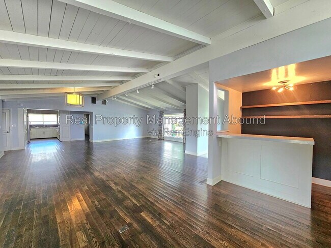 Building Photo - 5019 S Joplin Ave