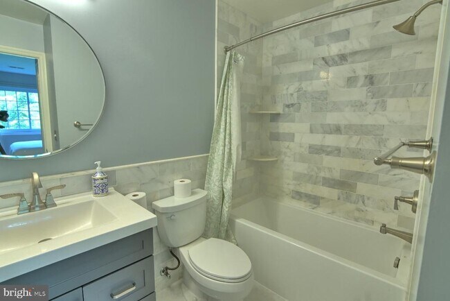 Building Photo - 5704 Chapman Mill Dr
