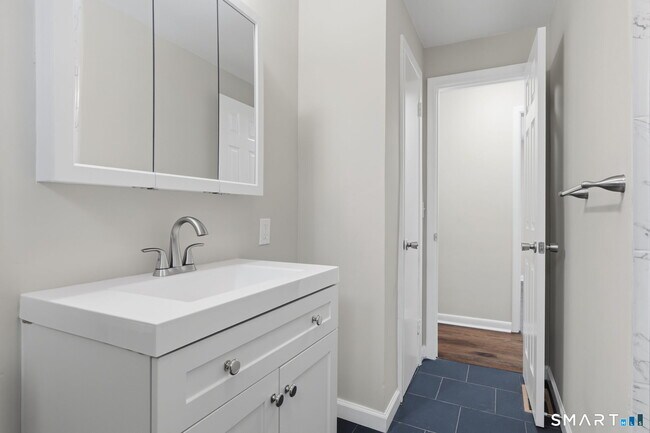 Building Photo - 26 Hiawatha Ln