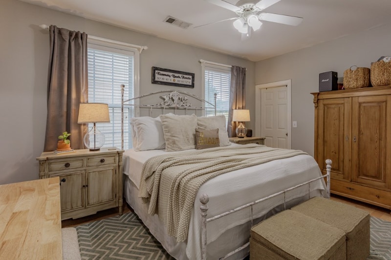 Building Photo - 1955 Oxford Ct