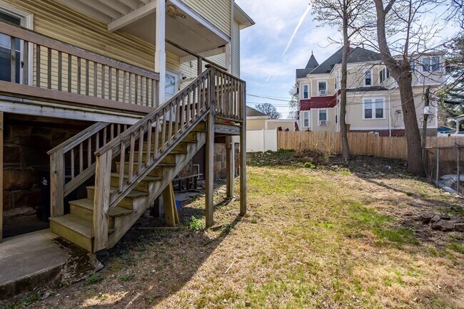 Building Photo - 327 Ashmont St