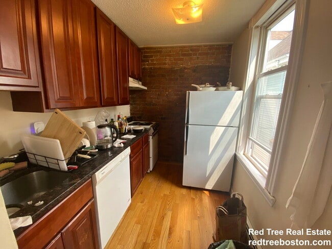 Building Photo - 49 Cameron St