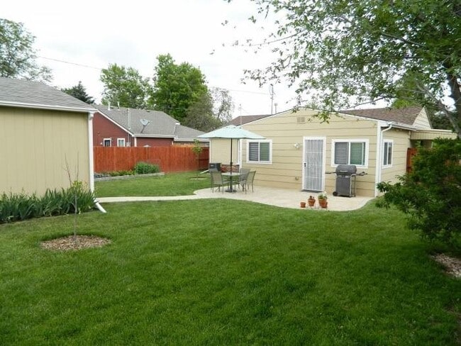 Building Photo - 3 bed/ 1 Bath in Desirable Park Hill Neighborhood