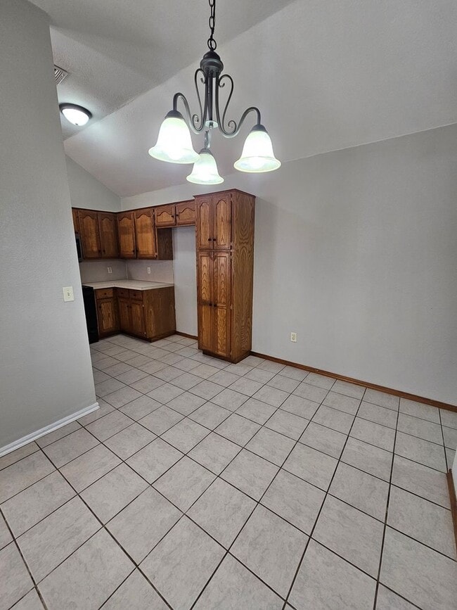 Building Photo - (3) Bed/(2) Bath in Moore Avail NOW!