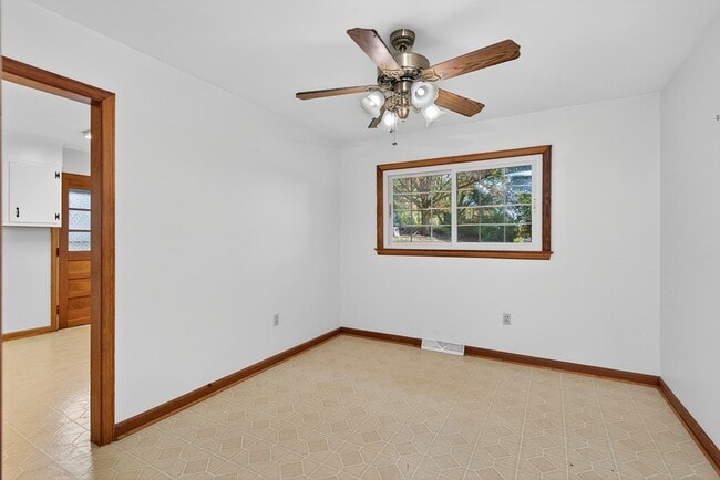 Building Photo - 316 Morningside Dr SW