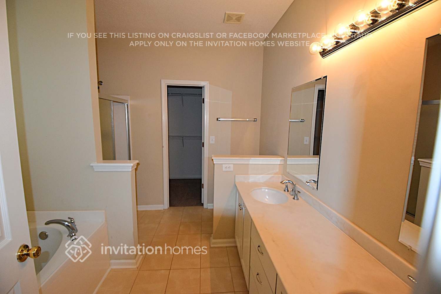 Building Photo - 960 Soaring Dr NE