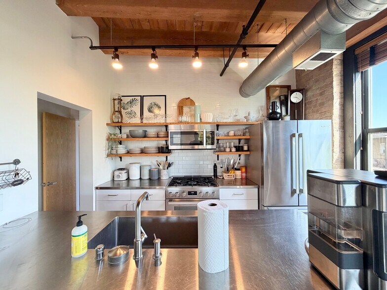 Building Photo - 2511 W Moffat St