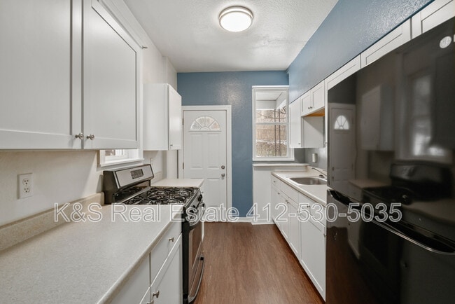 Building Photo - 439 Kingsboro St