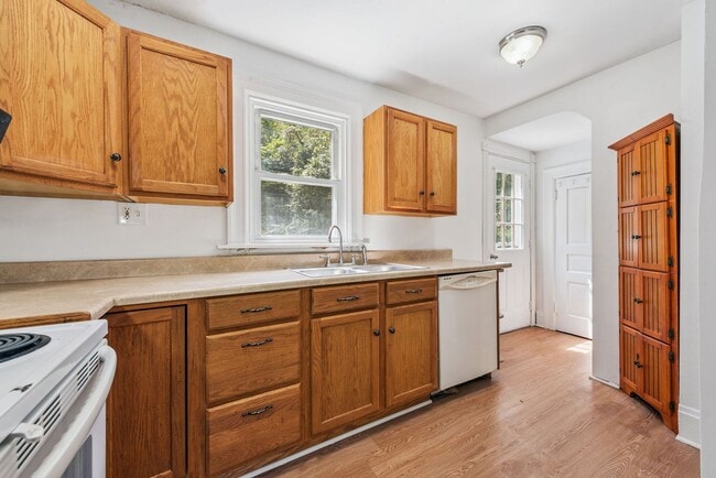 Building Photo - Stunning 2 Bedroom home in Greensburg avai...