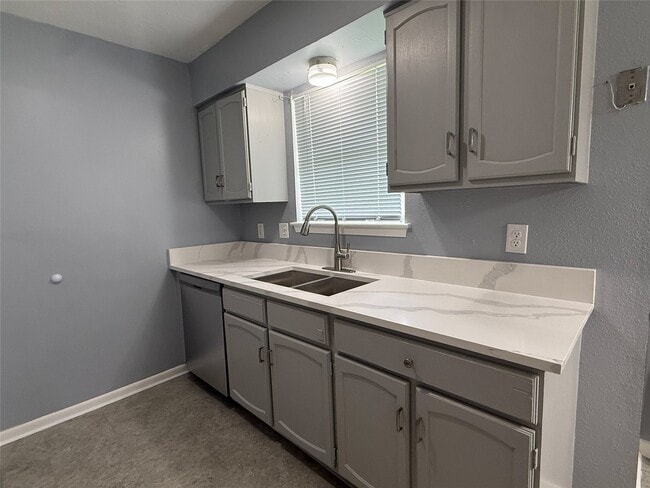 Building Photo - 10519 Kirkglen Dr