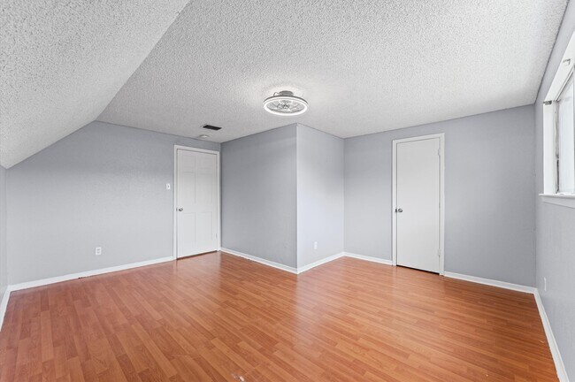 Building Photo - 11914 Meadowtrail Ln