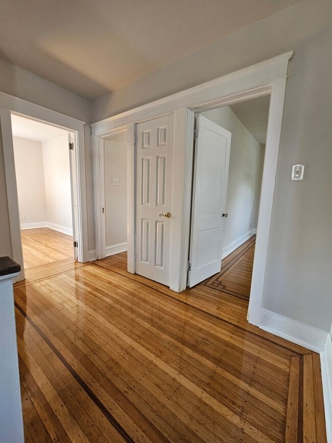 Building Photo - HALF MONTH FREE* Single family home with n...