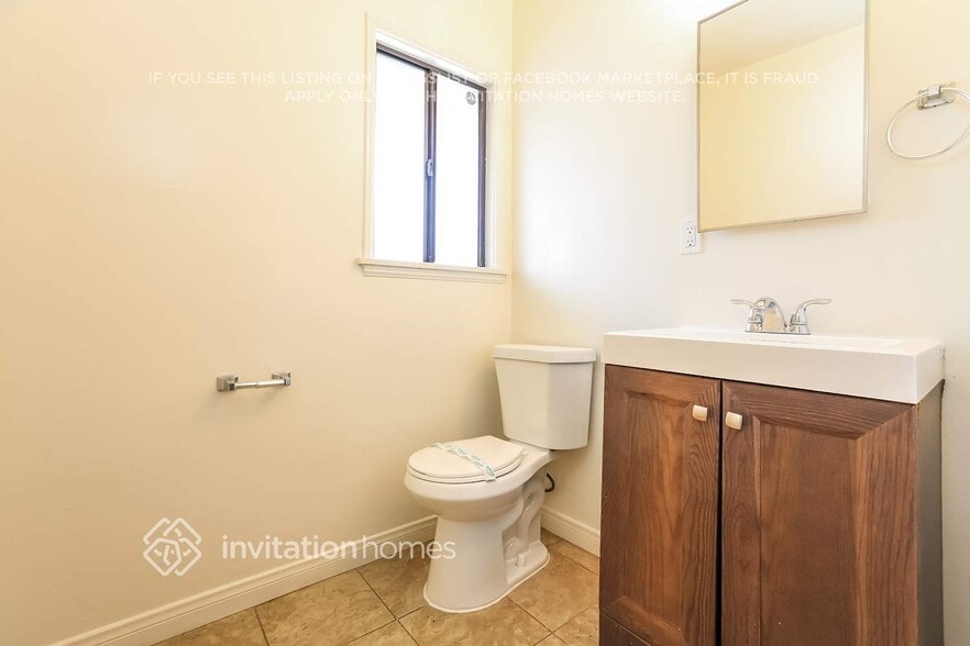 Building Photo - 15040 Valerio St