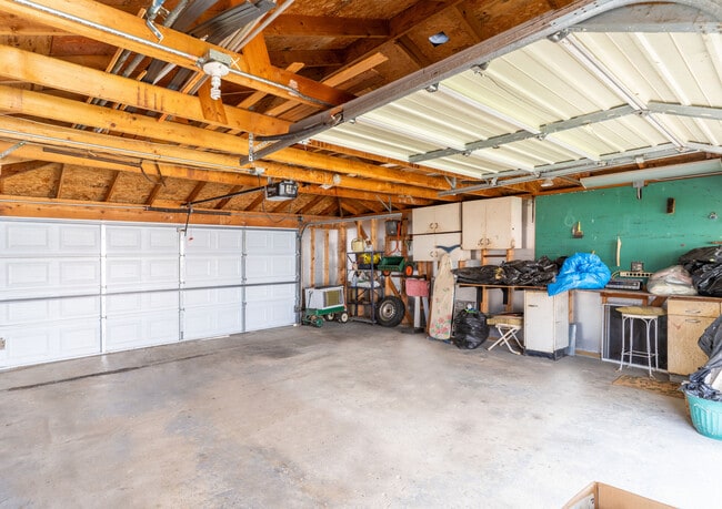 Building Photo - 6046 S Melvina Ave