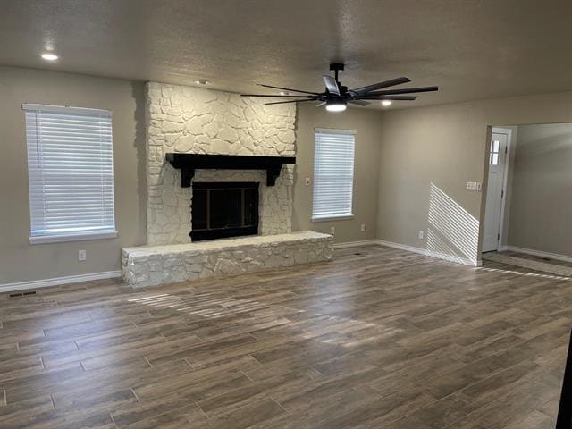 Building Photo - 3642 Lakeshore Dr