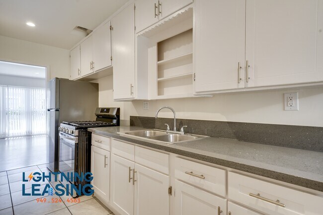 Building Photo - 1625 Normandie-22D