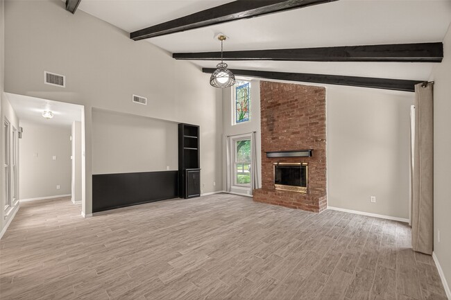 Building Photo - 7527 N Hollow Cir